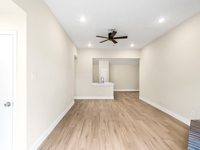 Photo - 9254 Autumnsong Dr