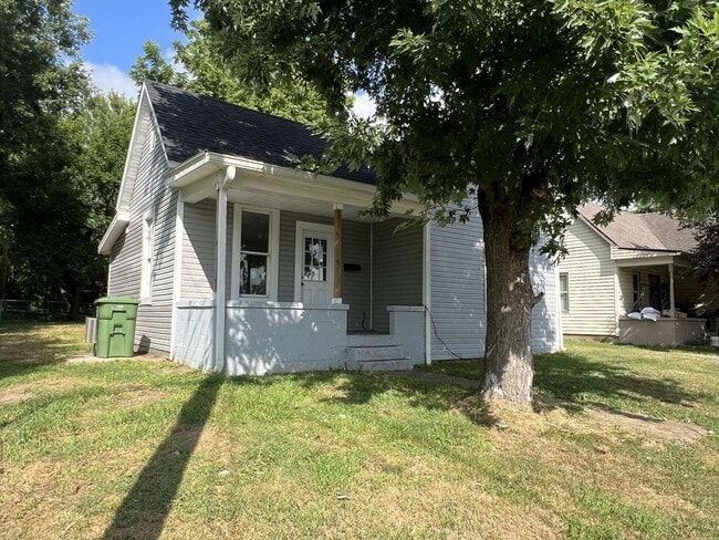 Building Photo - 2 Bed | 1 Bath | Spacious Backyard Rental