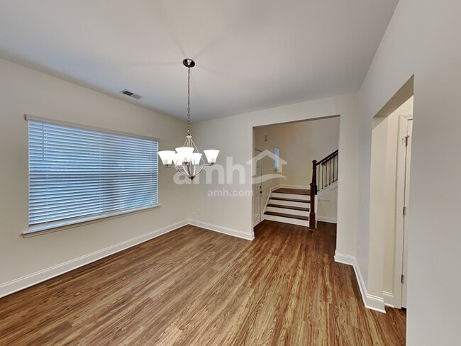 Photo - 106 Oscar Ct