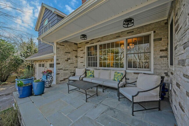 Photo - 5270 Nassau Point Rd