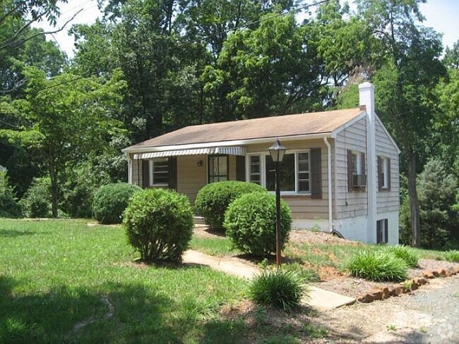 Building Photo - 2 Bed / 1 Bath Single Family (Available 12... Rental