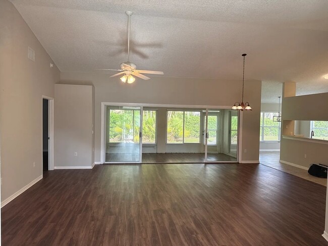 1306 Eveningside Ct