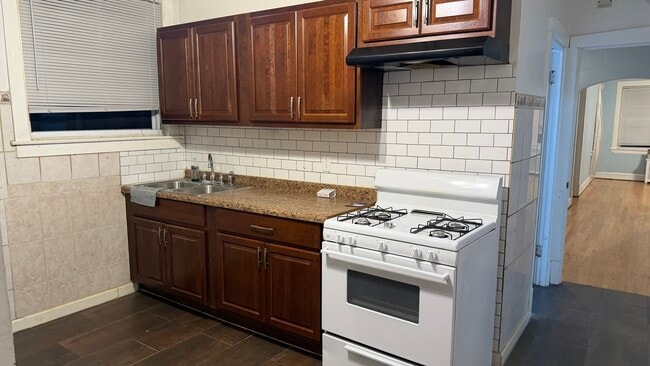 Photo - 2117 N Lockwood Ave