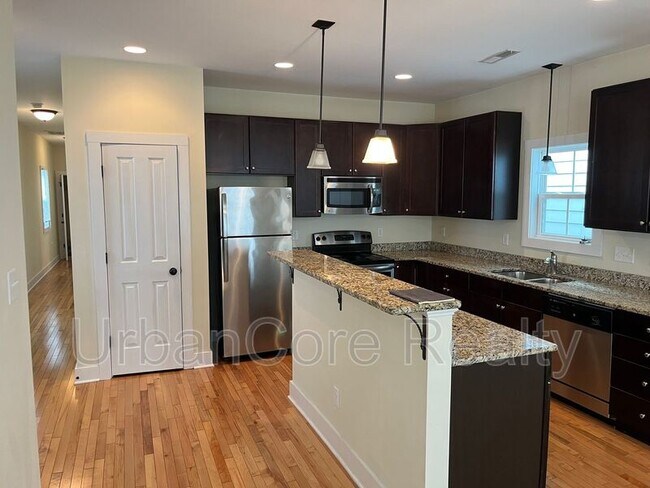 Photo - 3508 E Clay St Unidad A