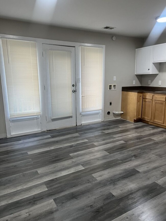 Photo - 6108 Dickson Rd Unit 6108 Dickson Rd Apt #3