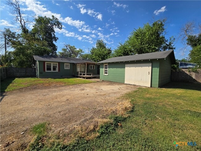 Photo - 893 Pine St