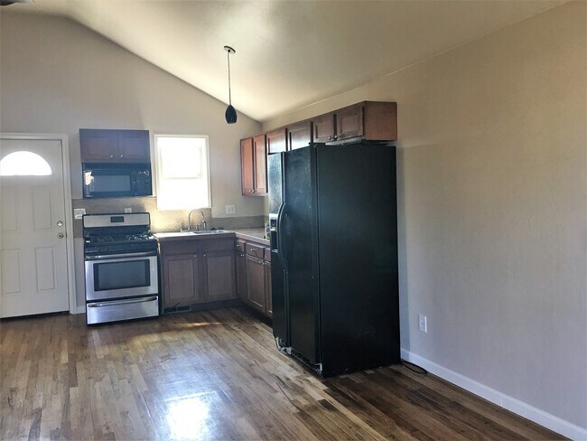 Photo - 1170 S Navajo St