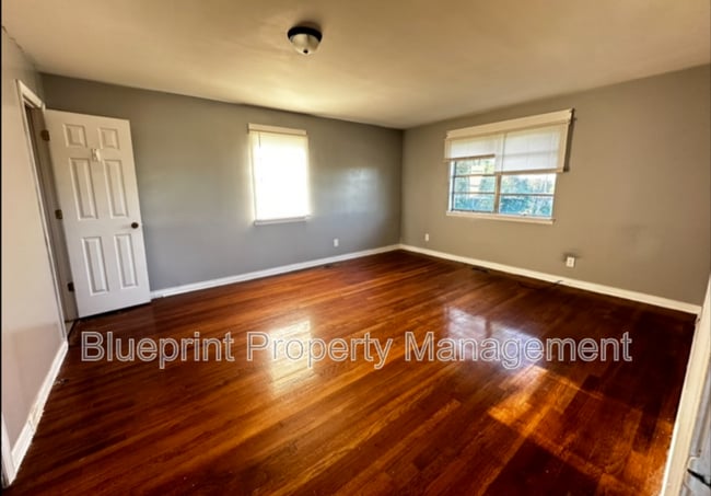 Building Photo - 1020 Columbia St Rental