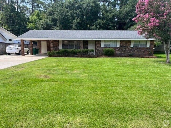 Building Photo - Newly renovated 3/2 home located in River ...