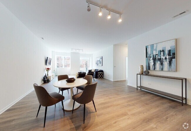Building Photo - 2555 S Wabash Ave Unit 201 Rental