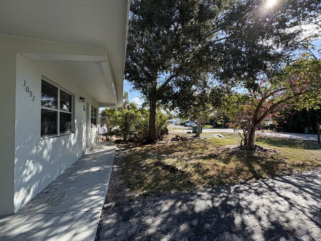 Photo - 1093 Hollygate Ln