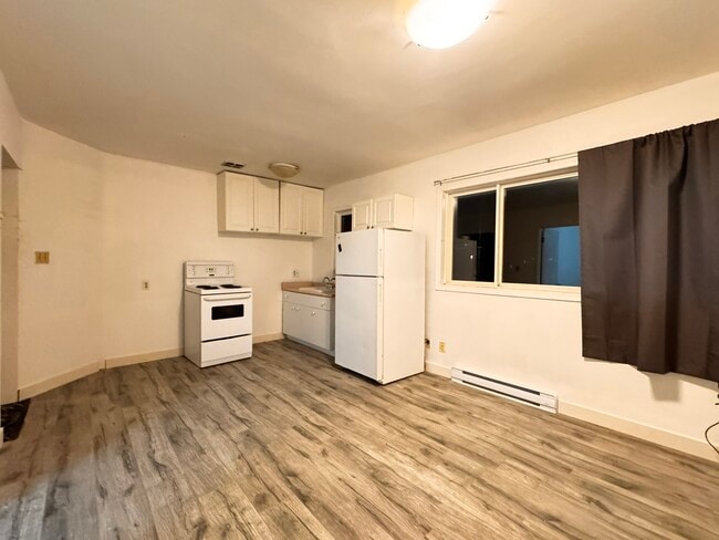 Building Photo - 4019 Redford St