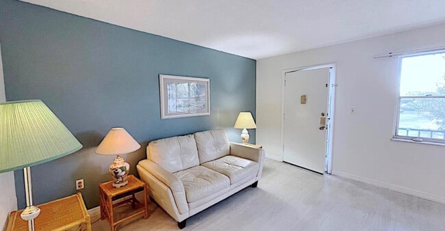 Photo - 1200 Colonnades Dr Unidad 208