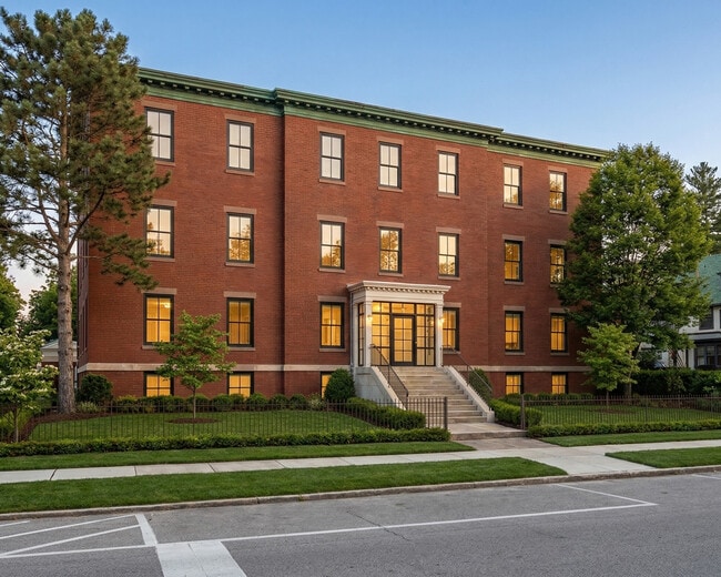 Building Photo - Blackstone Boulevard Residences