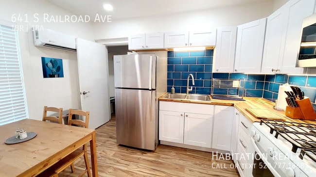 Building Photo - 641 S Railroad Ave Rental