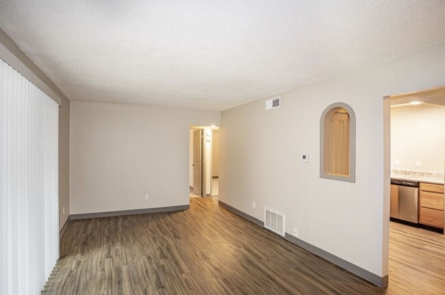 Photo - Parkway Apartments