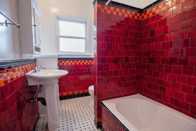 Photo - 1139 N Commonwealth Ave