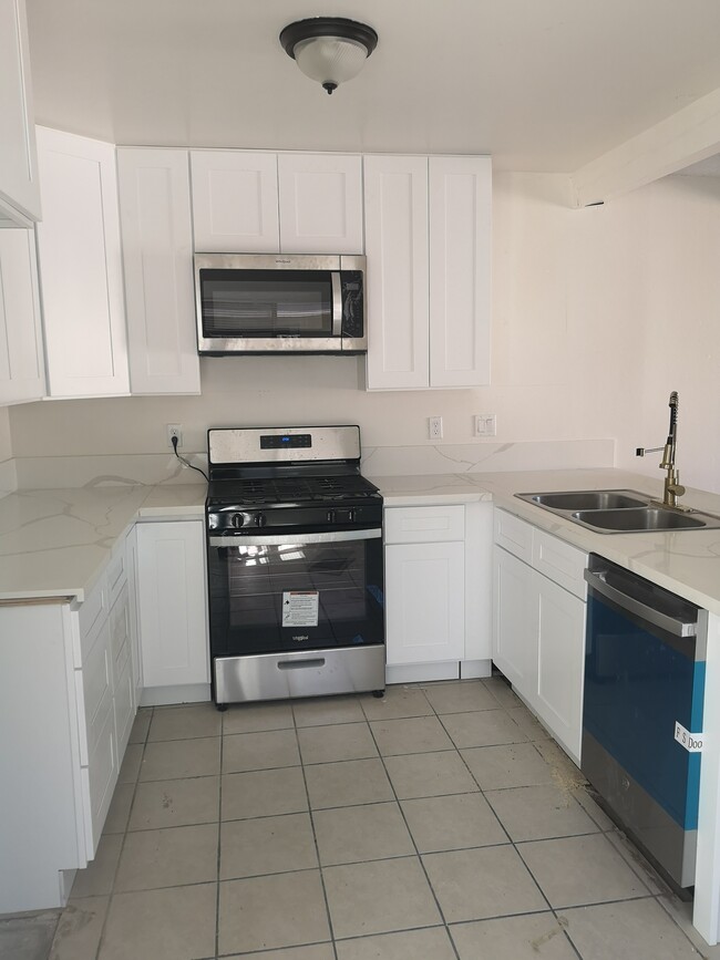 Photo - 4632 Canoga St