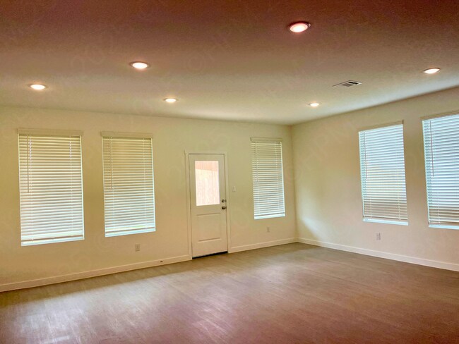 Photo - 8923 Military Dr W