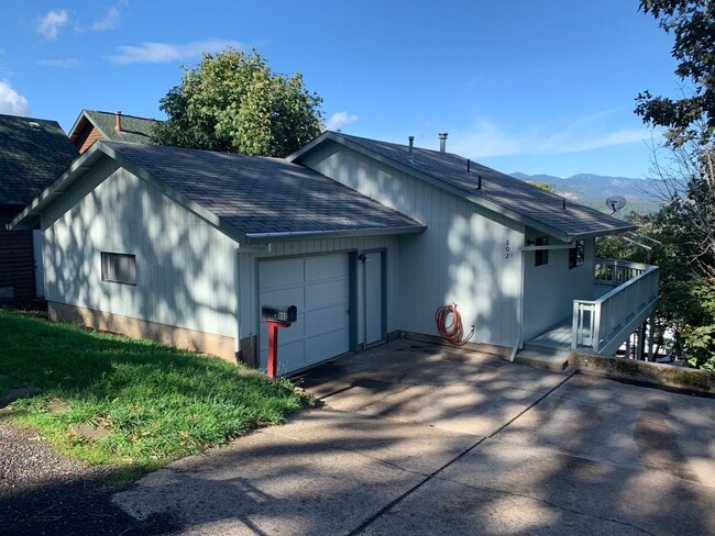Building Photo - 120-15 &amp; 121-15 802 Mollie/801Eugene Unit Upper (120) Rental