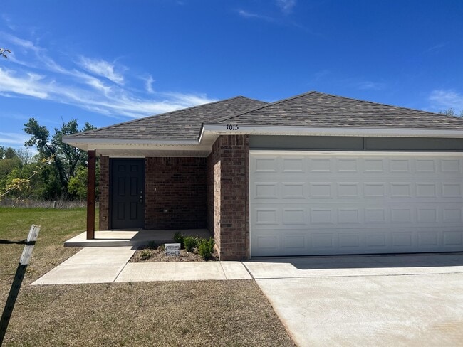 Building Photo - 1015 Ichabod Cir
