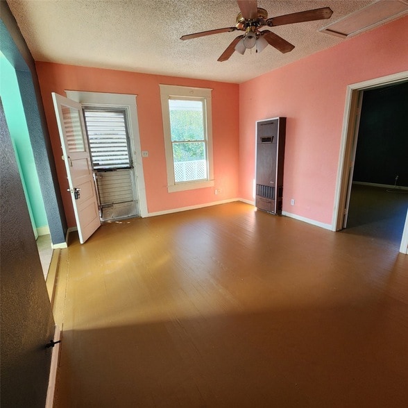 Photo - 4401 Ave Q 1/2 Unit 2