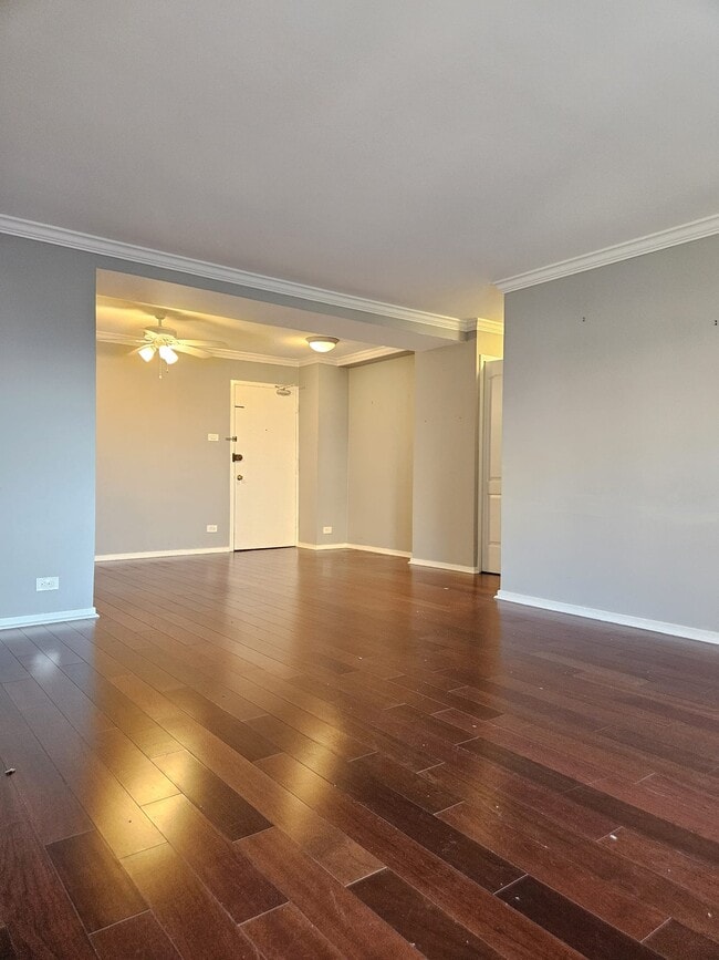 Living Room - 2909 N Sheridan Rd Unidad 609