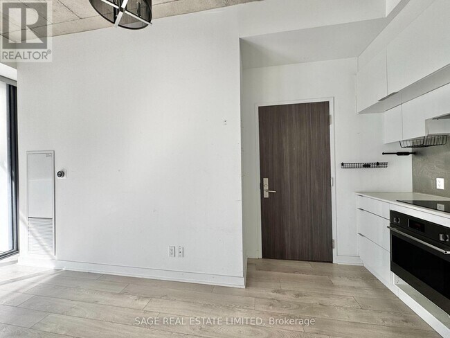 Photo - 185 Roehampton Ave Unit 602