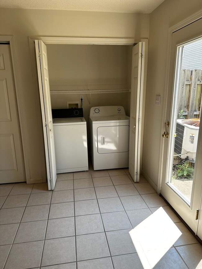 Photo - 3334 S Oaklawn Cir