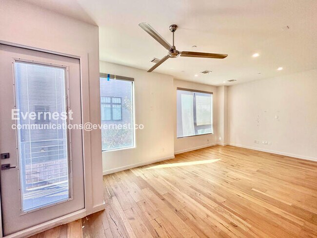 Photo - 2711 Kimsey Dr