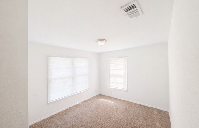 Photo - 129 N McEntire Ct