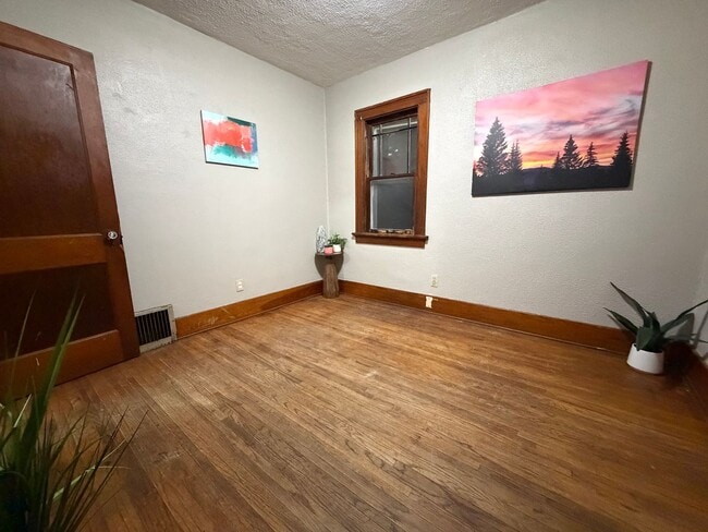 Photo - 2 bed, 1 bath home for rent in Waterloo