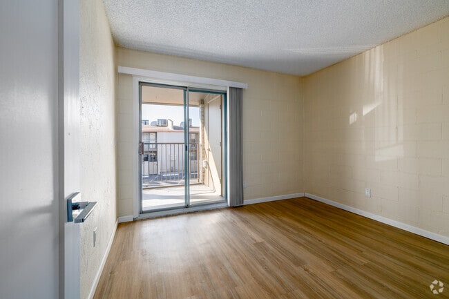2BR, 1BA - 850SF - Bedroom