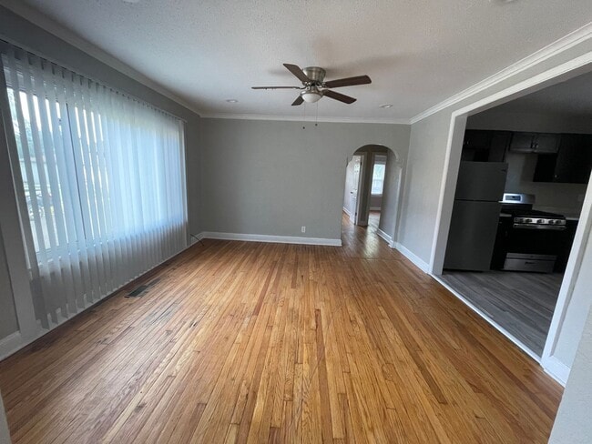 18714-16 Greenlawn St.