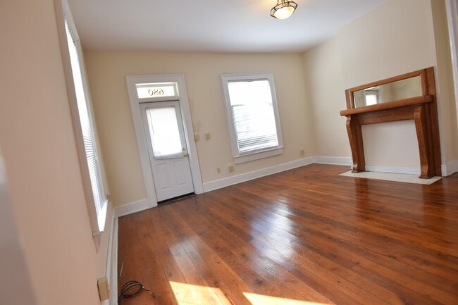 Photo - 680-684 Hamlet St