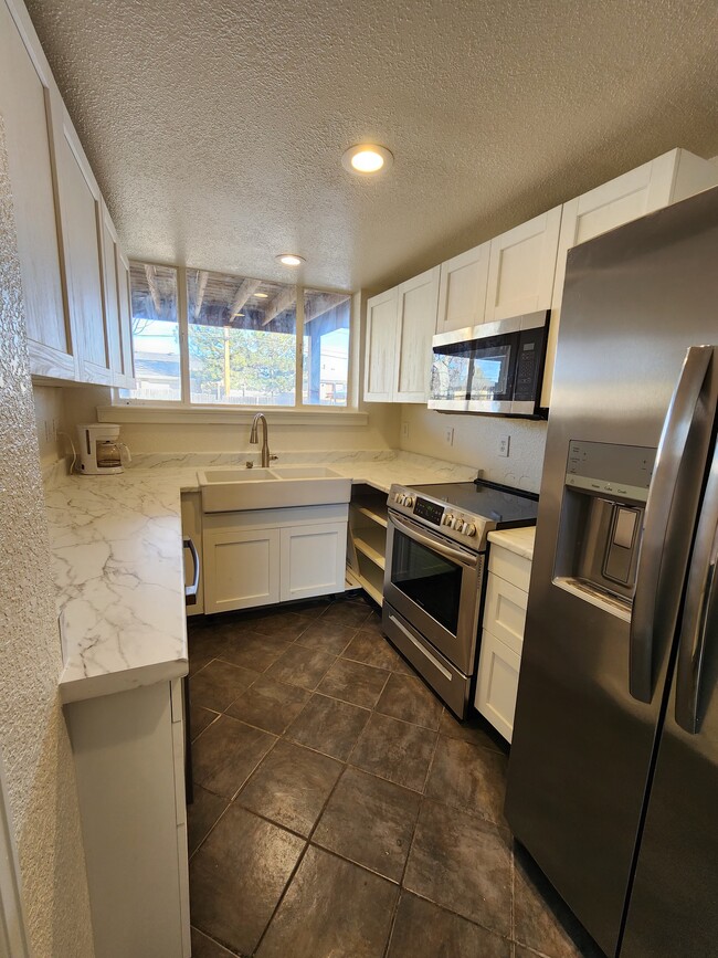 Kitchen - 2038 Eaton St Apartments Unit 2038 Eaton