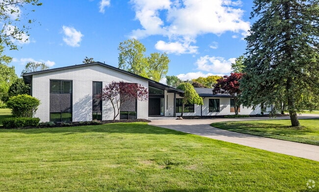Building Photo - 21725 Normandale St Rental