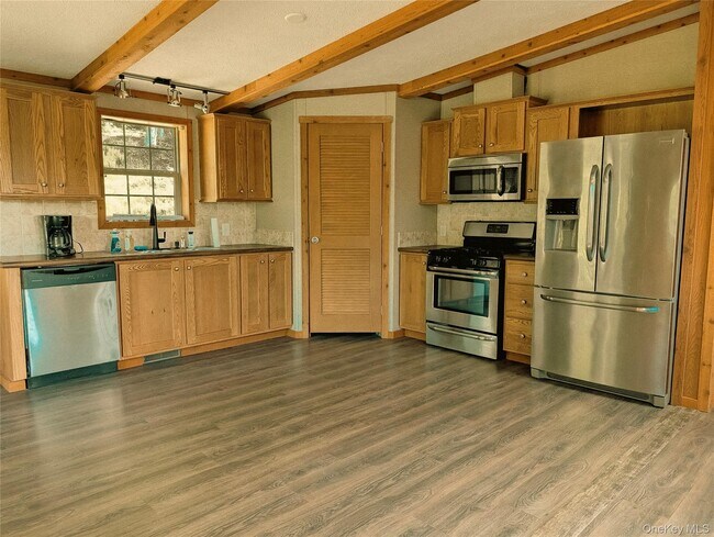 91 White Roe Lake Rd
