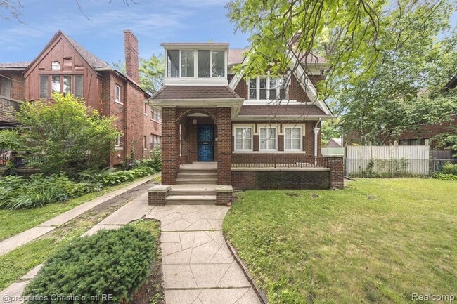 Photo - 16581 Baylis St