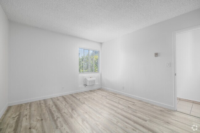 1BR, 1BA - 900SF - Bedroom