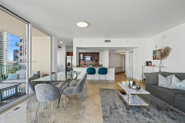 Photo - 19900 E Country Club Dr Unidad 1112