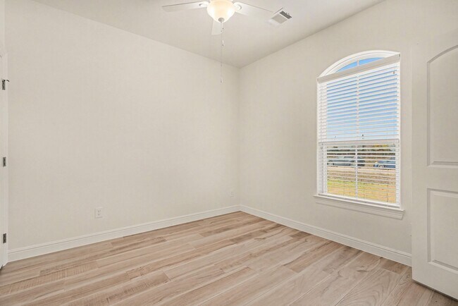 Photo - 3633 E Meadow Ln