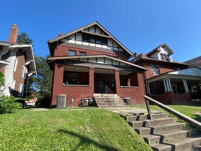 Building Photo - Summit St 1948-1950 CR Unit 1948 Rental
