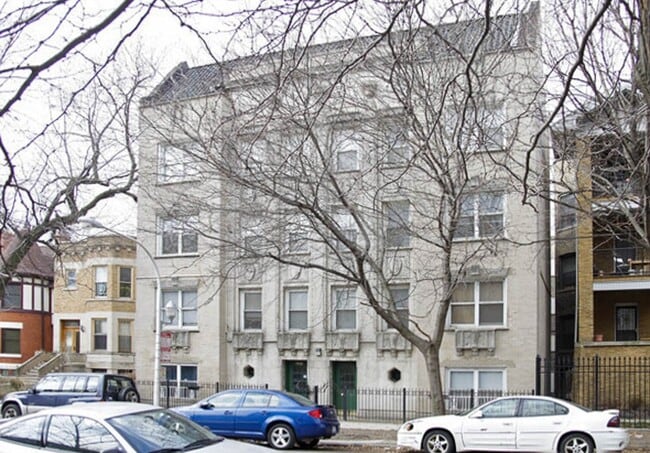 Building Photo - 4060 N Kenmore Ave Rental