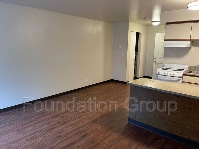 Photo - 321 10th Ave