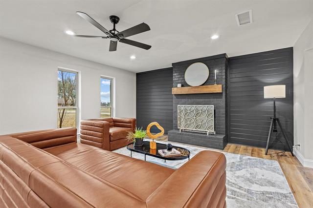 Building Photo - 3327 Carriage Cir