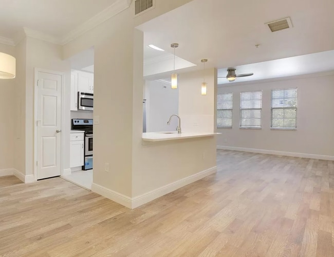 Photo - 533 NE 3rd Ave Unidad APT 321