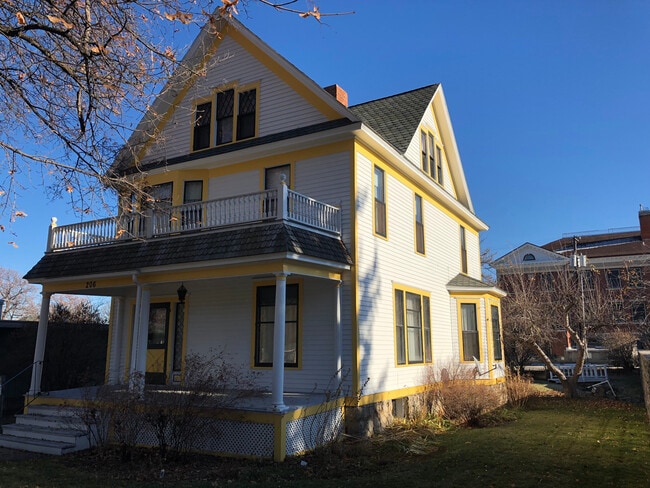 Photo - Charming 3 bed 1 bath + sitting room