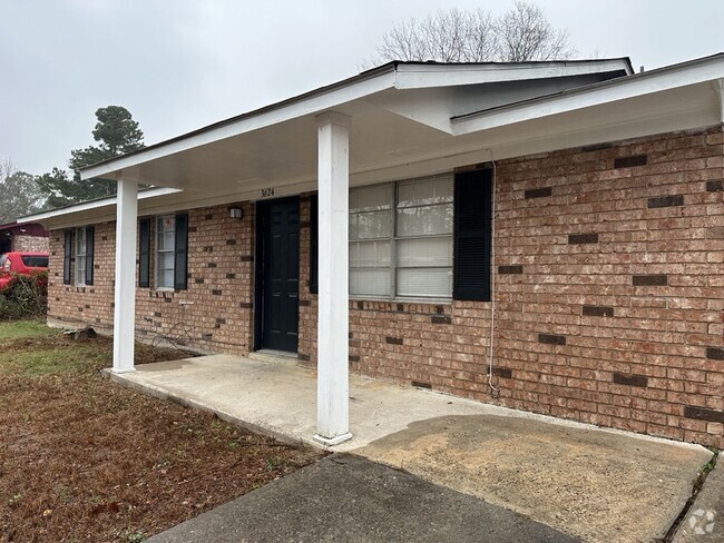 Building Photo - Newly Renovated 3 bedroom is waiting for you! Rental