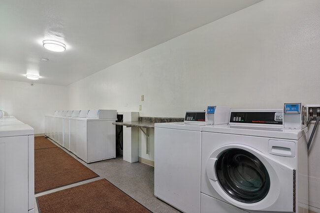 MK Freebird 3 - laundry 2 - Maple Knoll Apartments